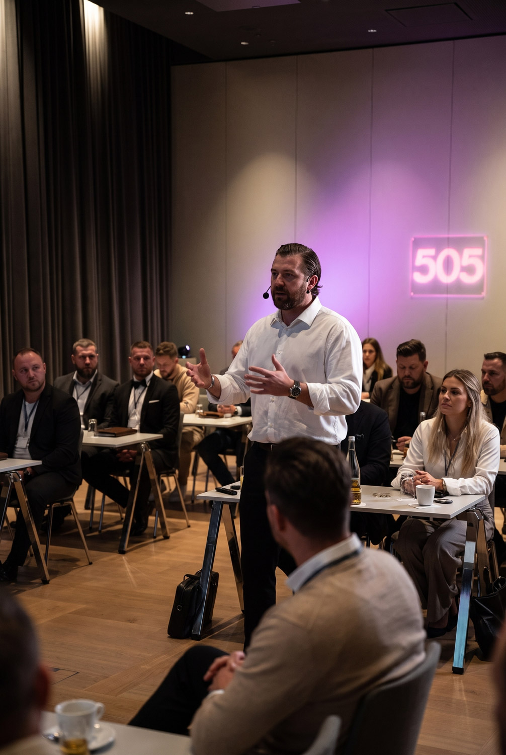 Tobias Miller spricht beim 505 Kickoff vor Unternehmern